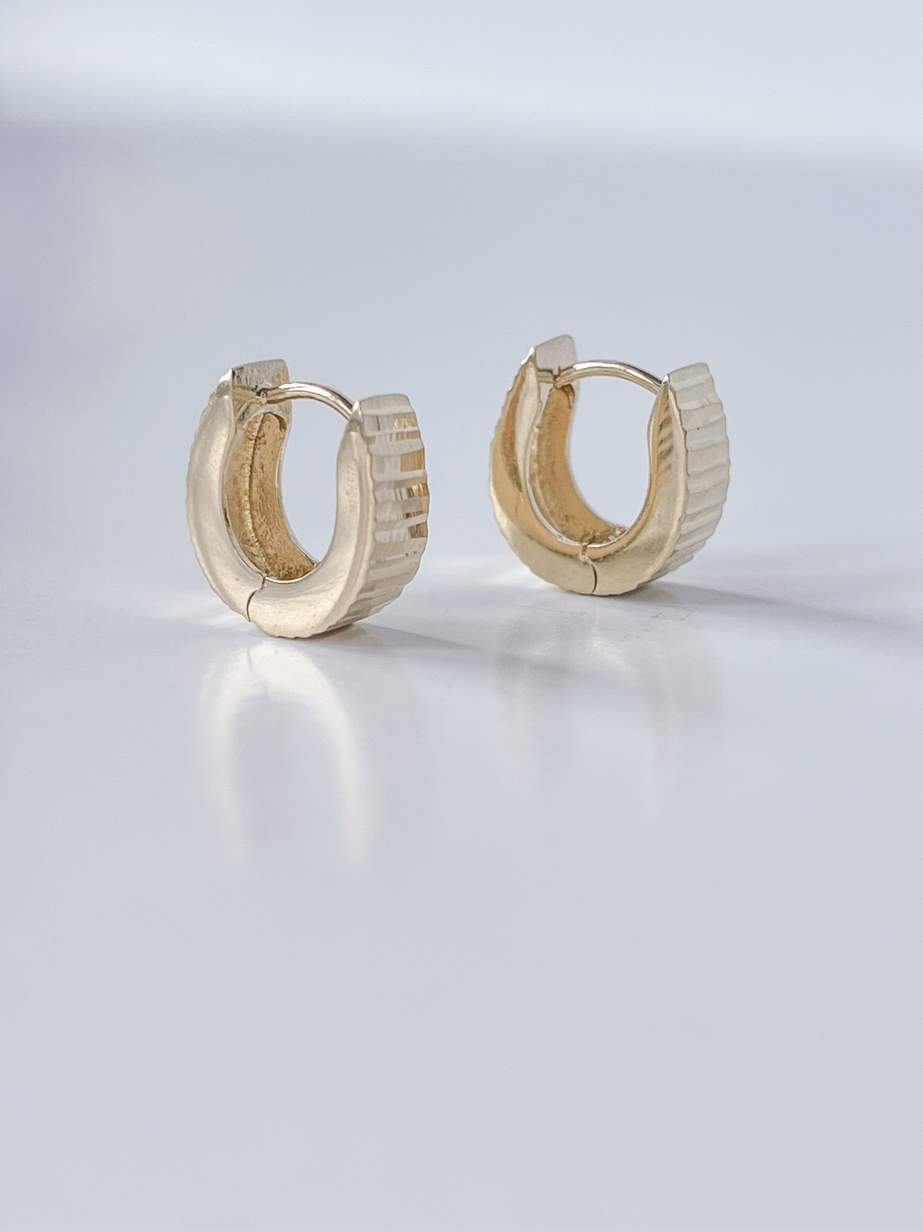 Hoop earrings in 14K yellow gold.
