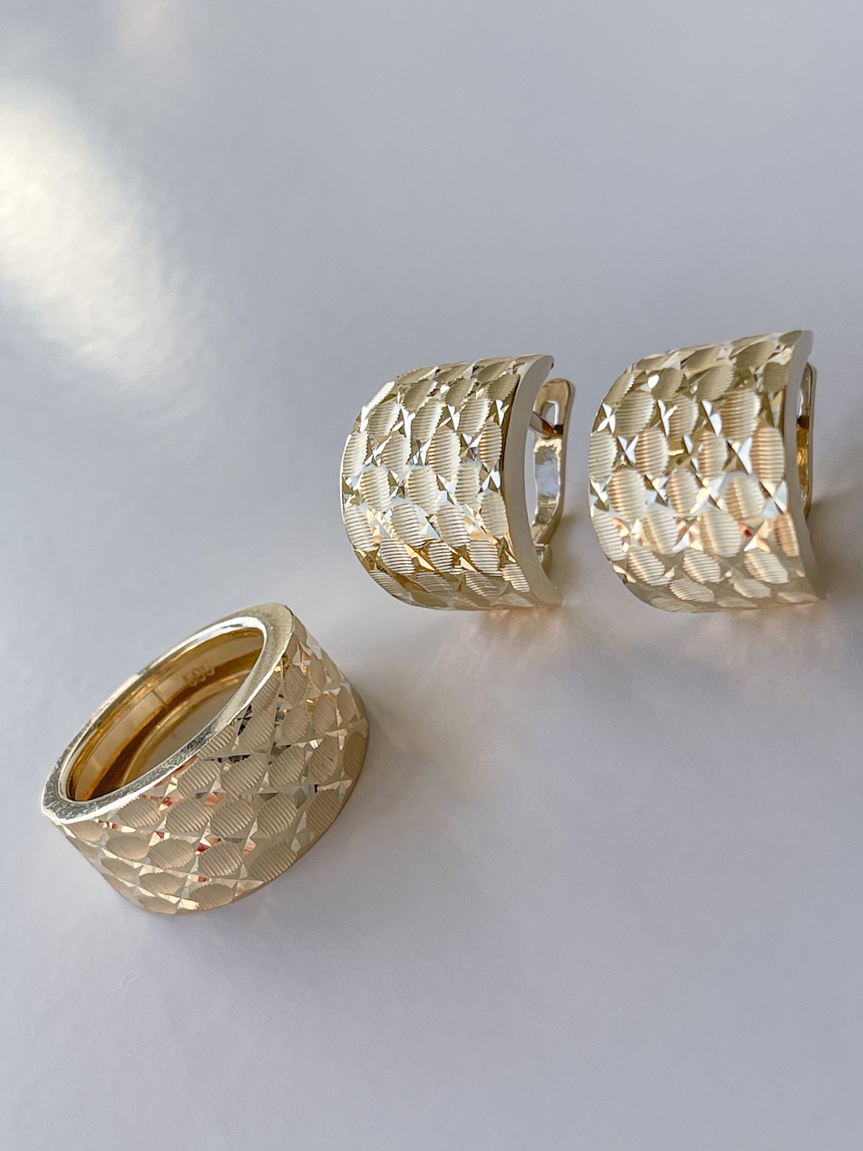 Set of lever back earrings in 14K yellow gold and 14K yellow gold ring.